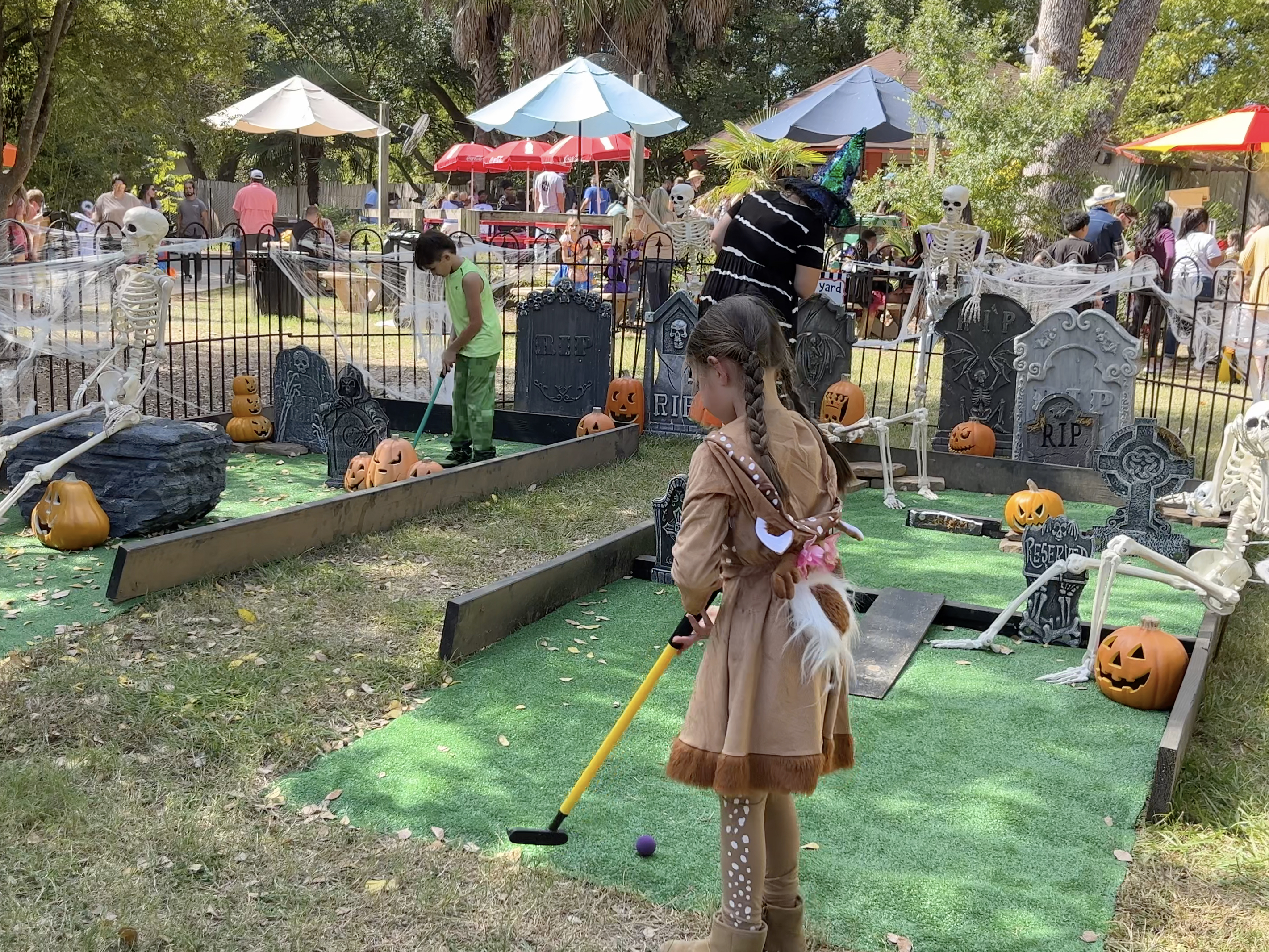 kids playing mini golf